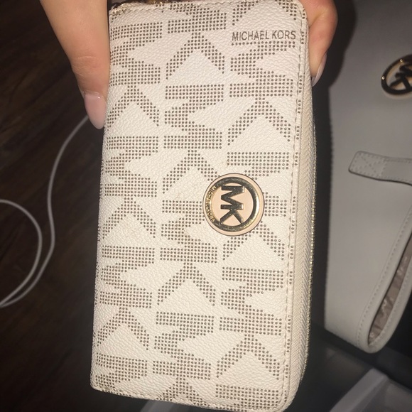 Michael Kors wallet - Picture 1 of 4